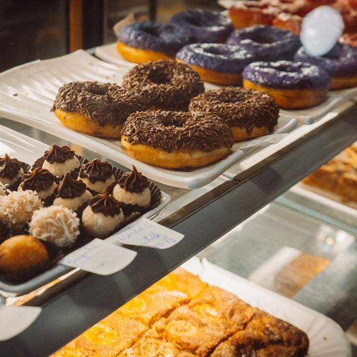 Cake Display Fridge Specs Explained: What Irish Cafés and Bakeries Actually Need to Know