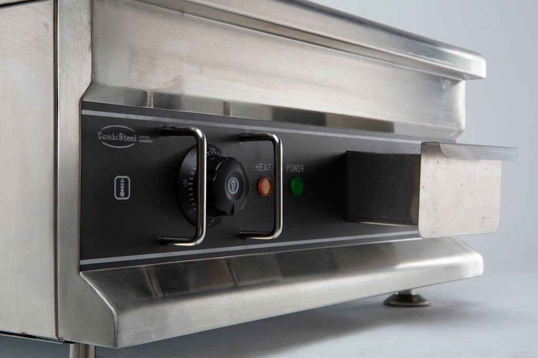 Combisteel Chrome 500 electric griddle with chromed cooking surface and stainless steel body view 2